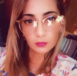 Meet your Posher, Stefanie